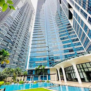 Cosy 1Br Uptown Bgc With Balcony And Swimming Pool